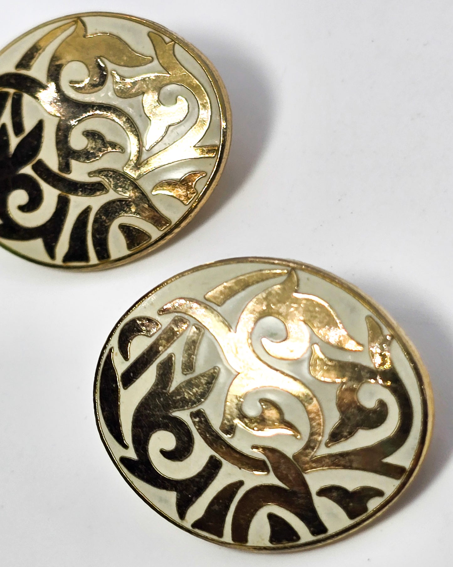 Fish and Crown Retro cream enamel Ivy swirl large gold toned vintage clip on button earrings