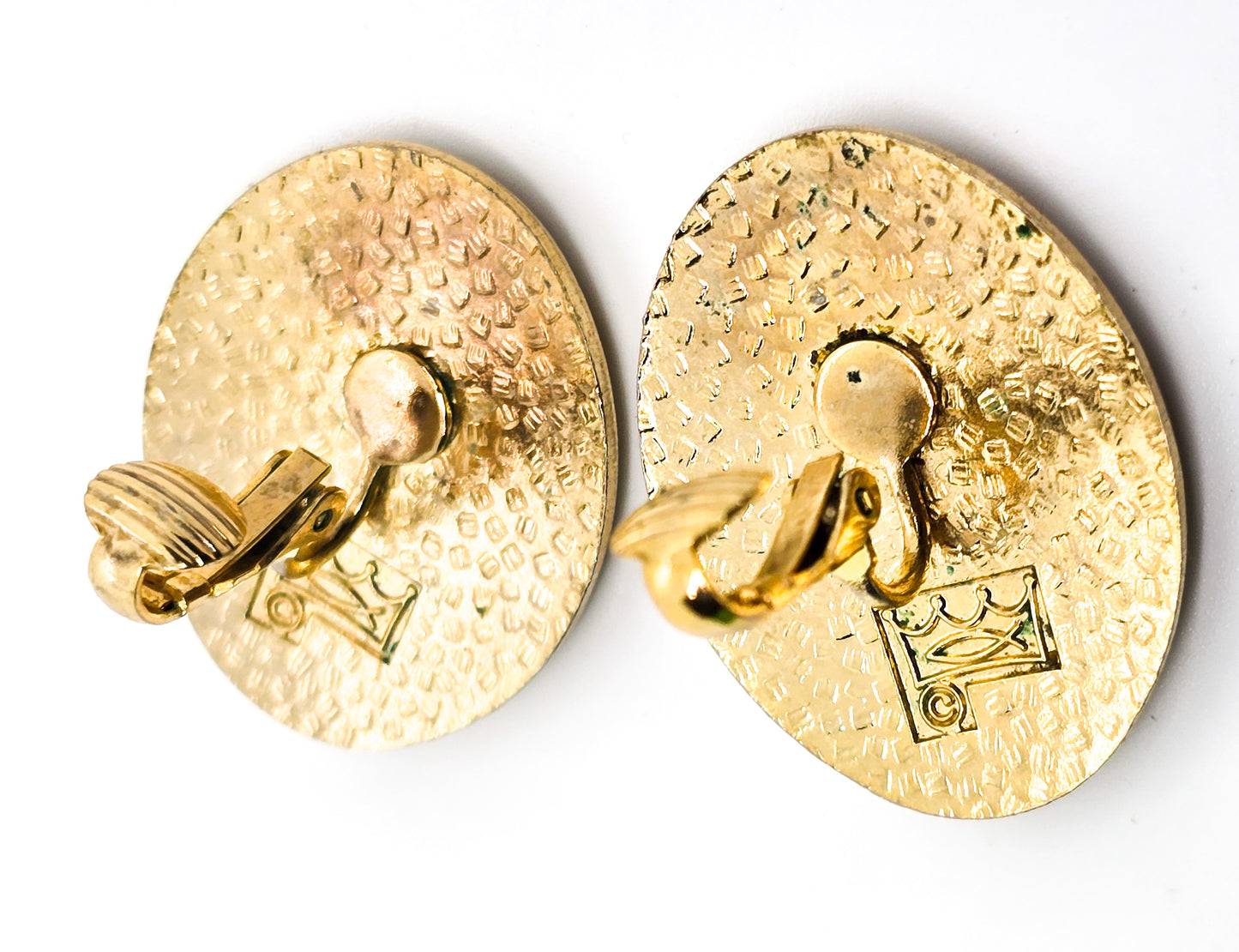 Fish and Crown Retro cream enamel Ivy swirl large gold toned vintage clip on button earrings