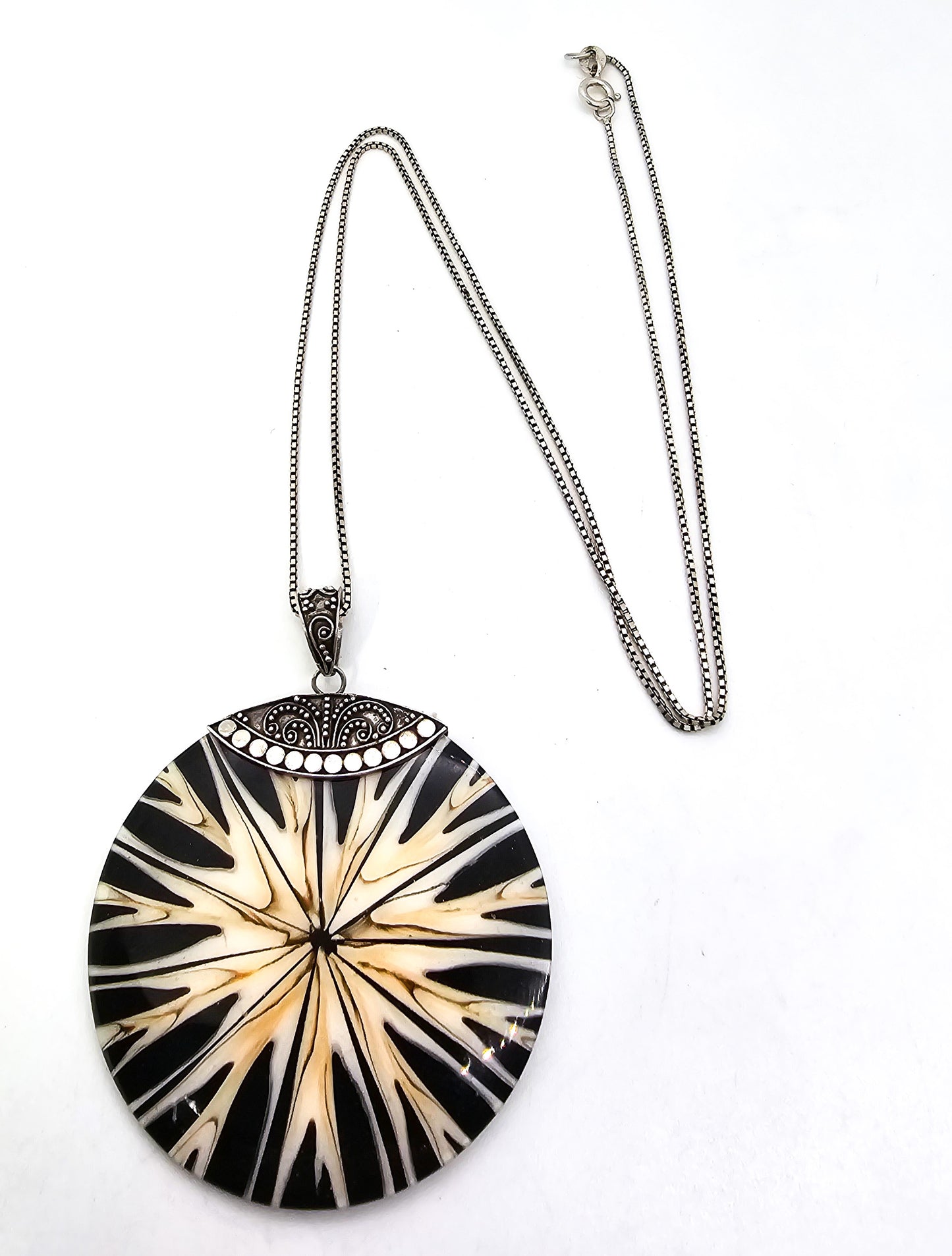 Meran Indonesia Shell Black Starburst Balinese sterling silver pendant necklace