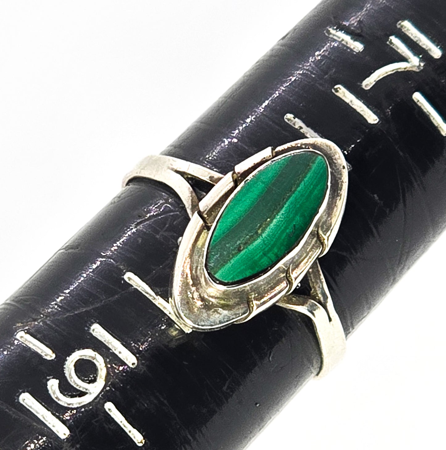 Malachite Mexican vintage sterling silver petite shadowbox Native ring size 8