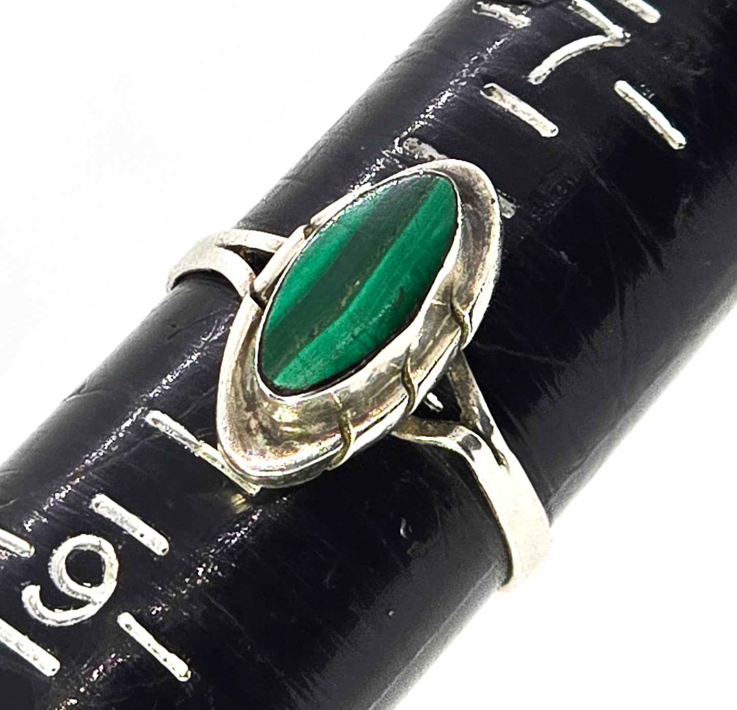 Malachite Mexican vintage sterling silver petite shadowbox Native ring size 8