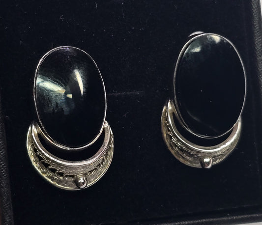 Van Dell Rhodium plated sterling silver black onyx spun silver vintage screw back earrings