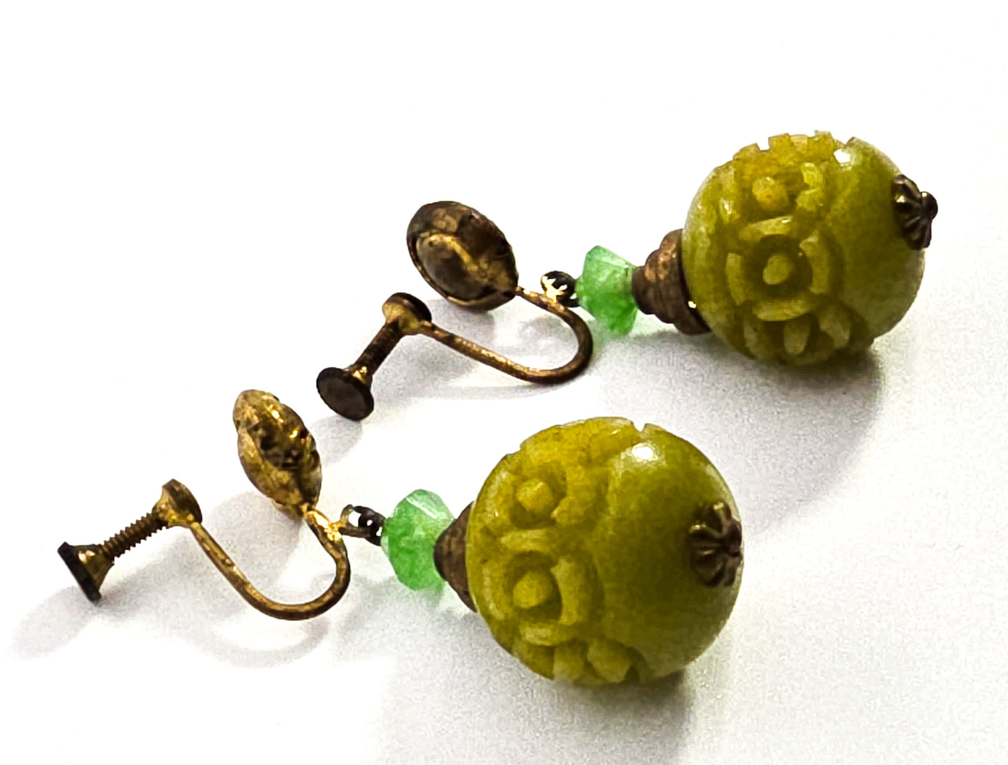 Art Deco carved galalith green bead antique screw back earrings