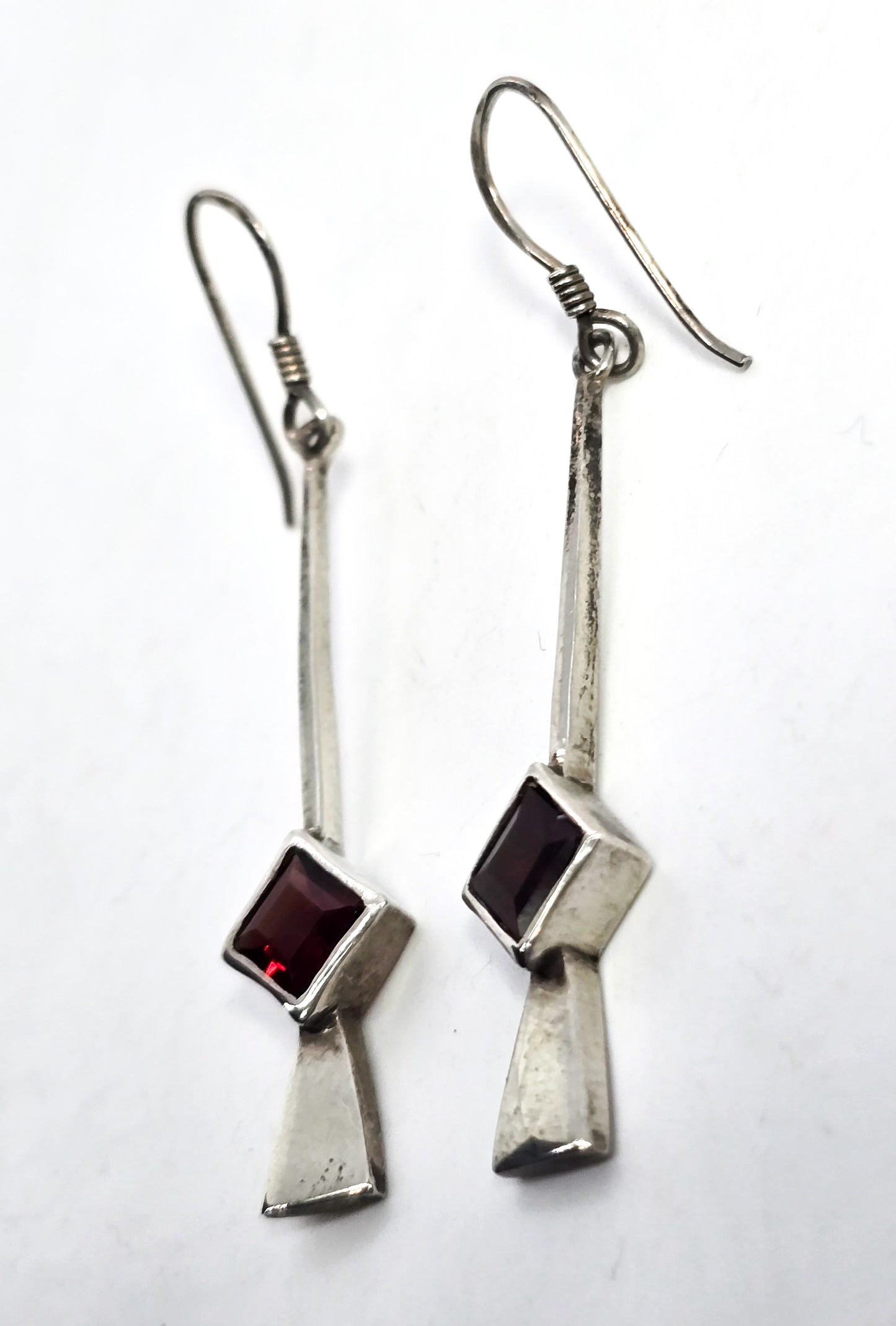 Princess cut garnet long drop pendulum vintage sterling silver earrings