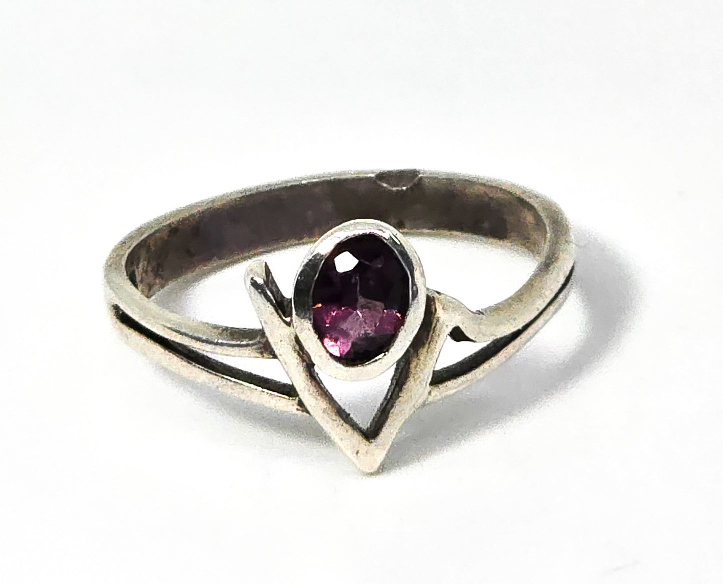 Amethyst purple gemstone modernist vintage retro chevron sterling silver ring size 7