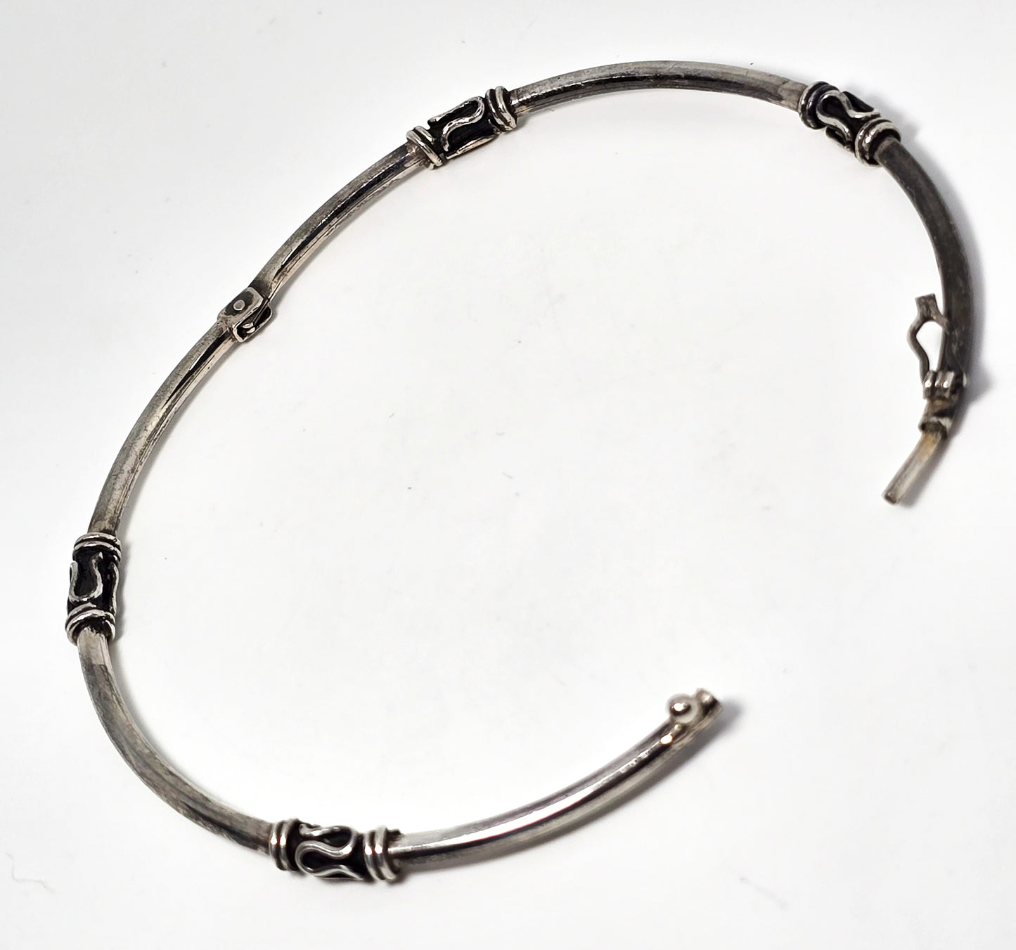 Tribal Bali vintage thin stacker sterling silver hinged opening bangle