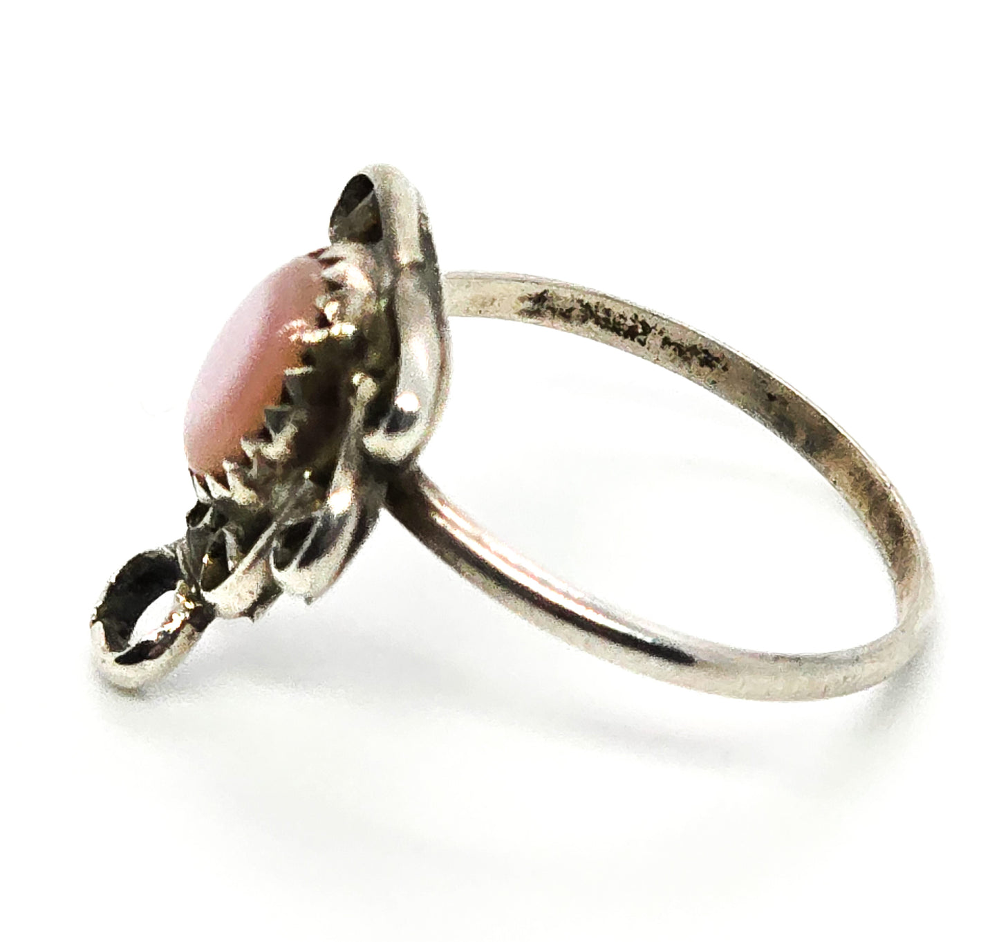 Pink slipper shell Native American vintage sterling silver loop ring size 7.5