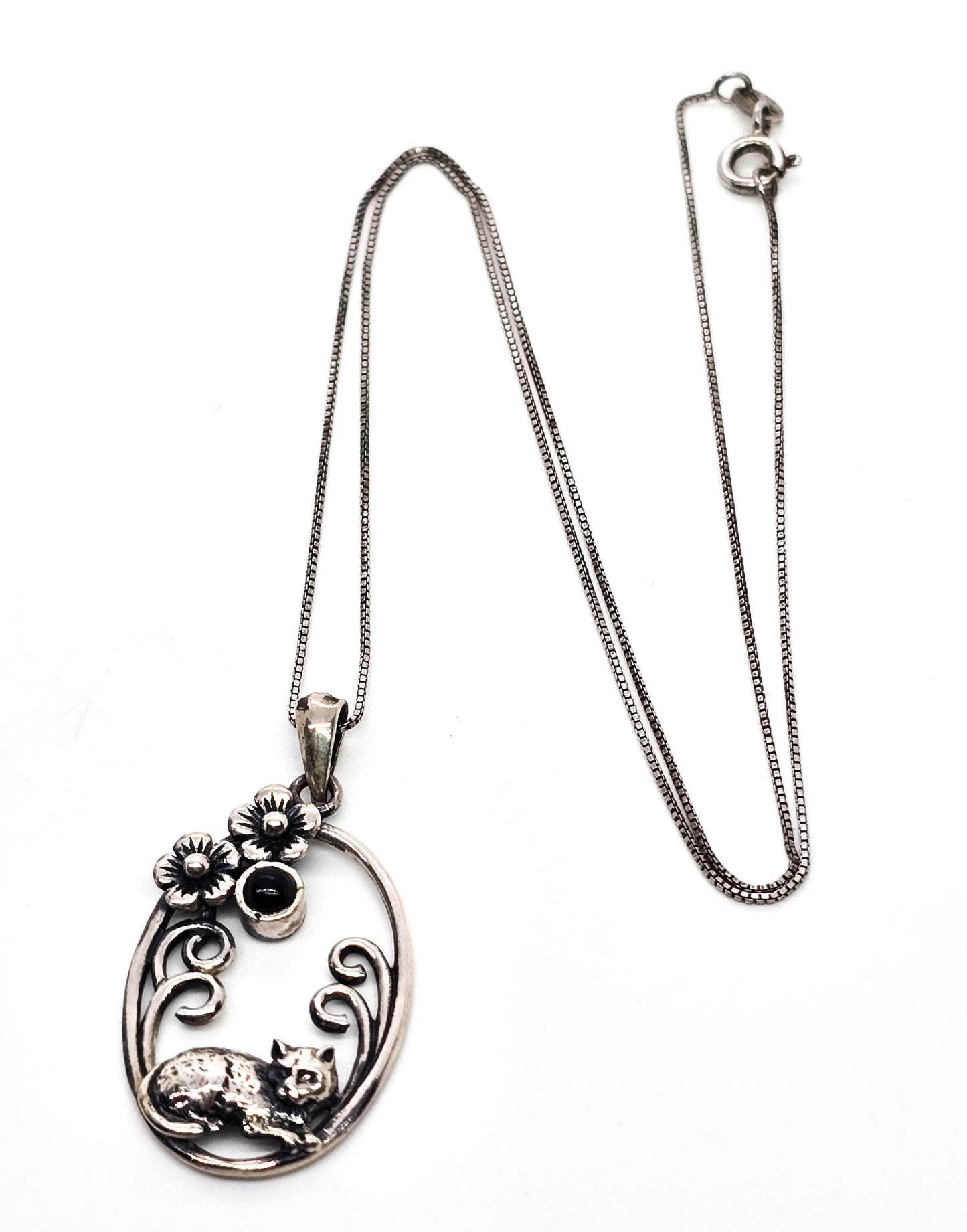 Pretty kitty cat flowers and black onyx gemstone vintage sterling silver necklace