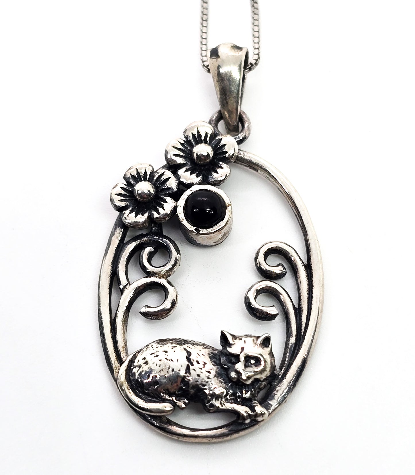 Pretty kitty cat flowers and black onyx gemstone vintage sterling silver necklace