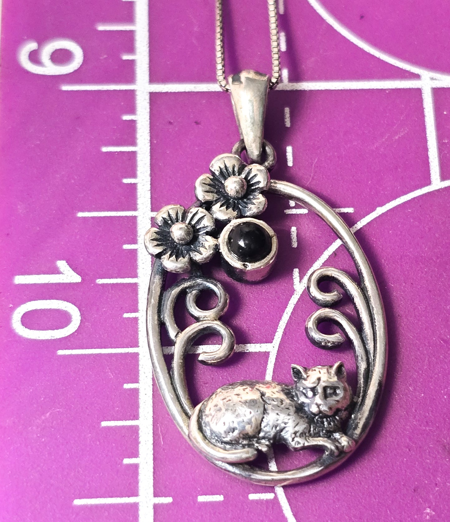 Pretty kitty cat flowers and black onyx gemstone vintage sterling silver necklace