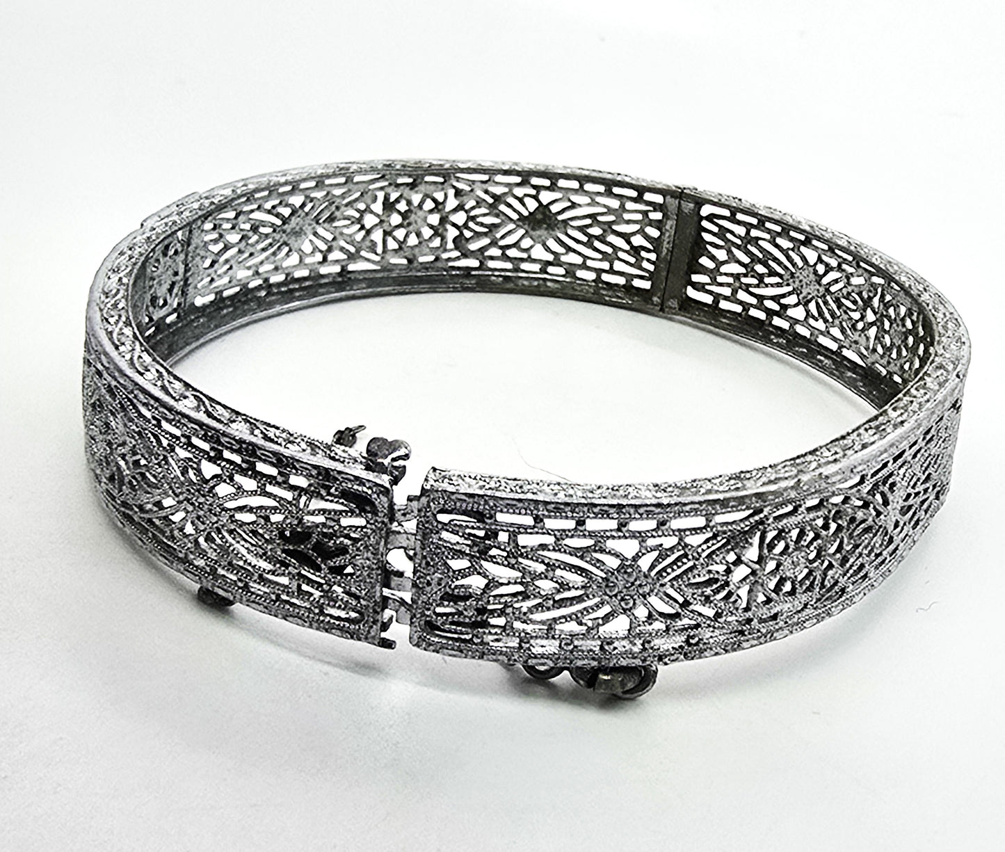 Art Deco Rhodium filigree hinged vintage bangle bracelet