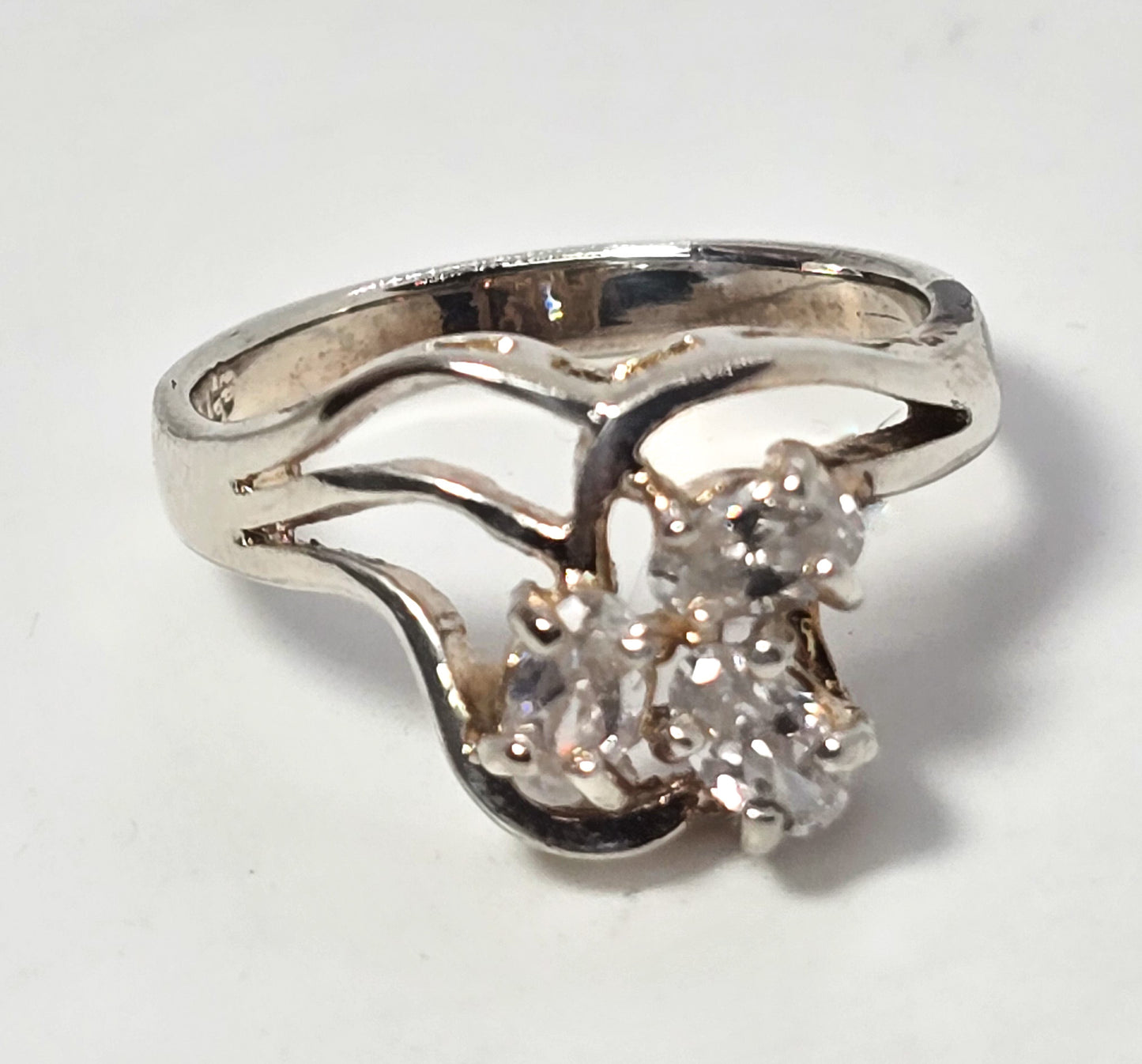 Shube Cubic Zirconia three stone retro 90's vintage sterling silver ring size 8