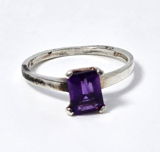 Amethyst purple gemstone Rectangle sterling silver small solitaire ring size 6.5