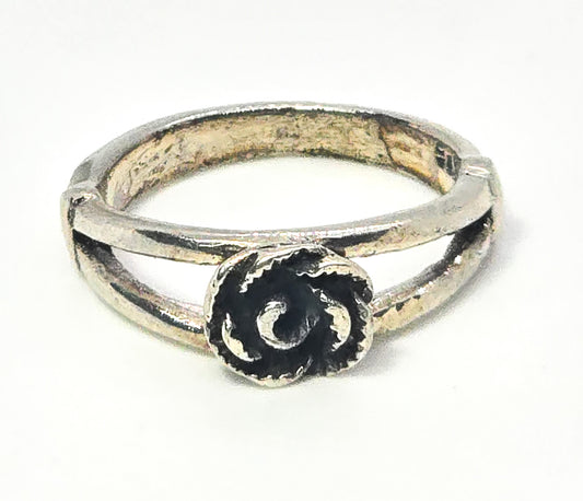 Tiny petite child's unsegmented flower sterling silver ring band size 3