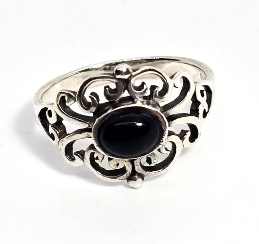 Black onyx filigree open work vintage sterling silver ring MD band size 8