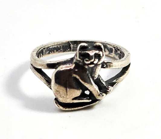 Sitting Pretty Kitty Cat feline figural solid sterling silver vintage ring size 5 OTT