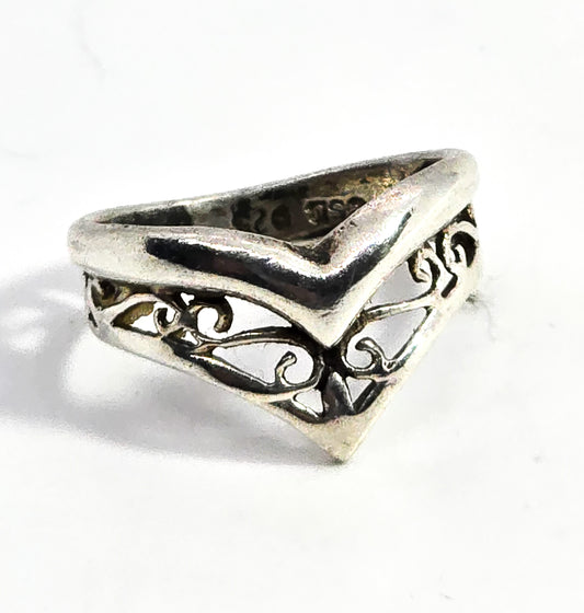 Retro filigree chevron V vintage sterling silver ring band SE size 5
