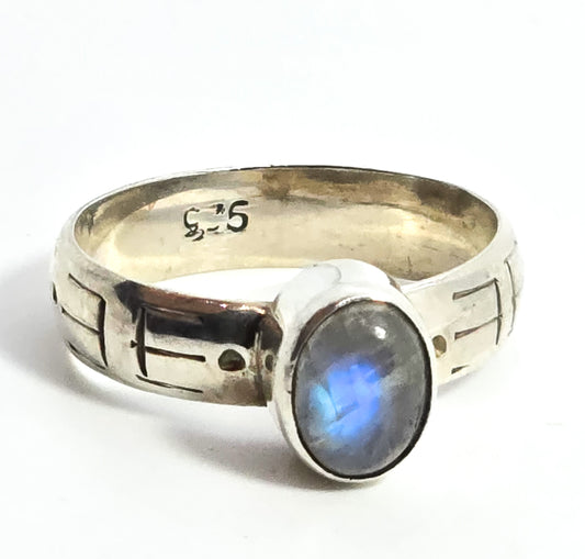 Labradorite flashy sterling silver embossed band Bali tribal vintage ring size 7.5