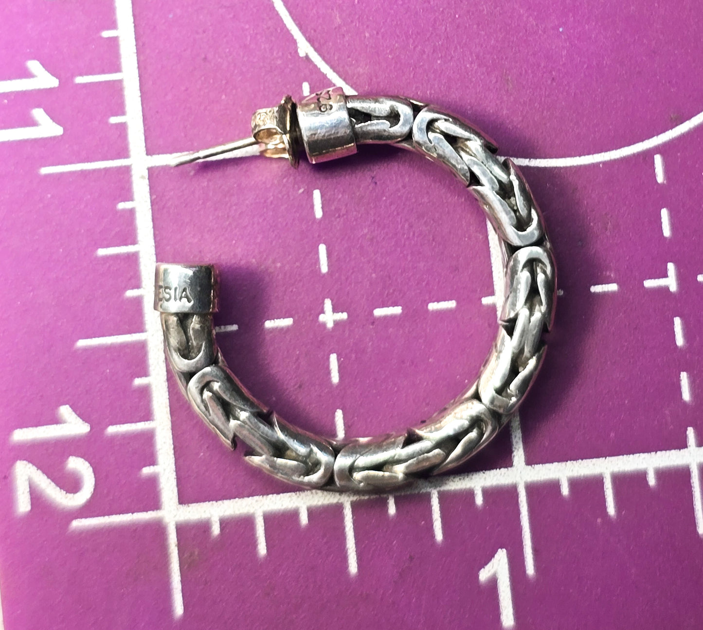 Suarti BA Byzantine chain sterling silver thick post signed hoop earrings B
