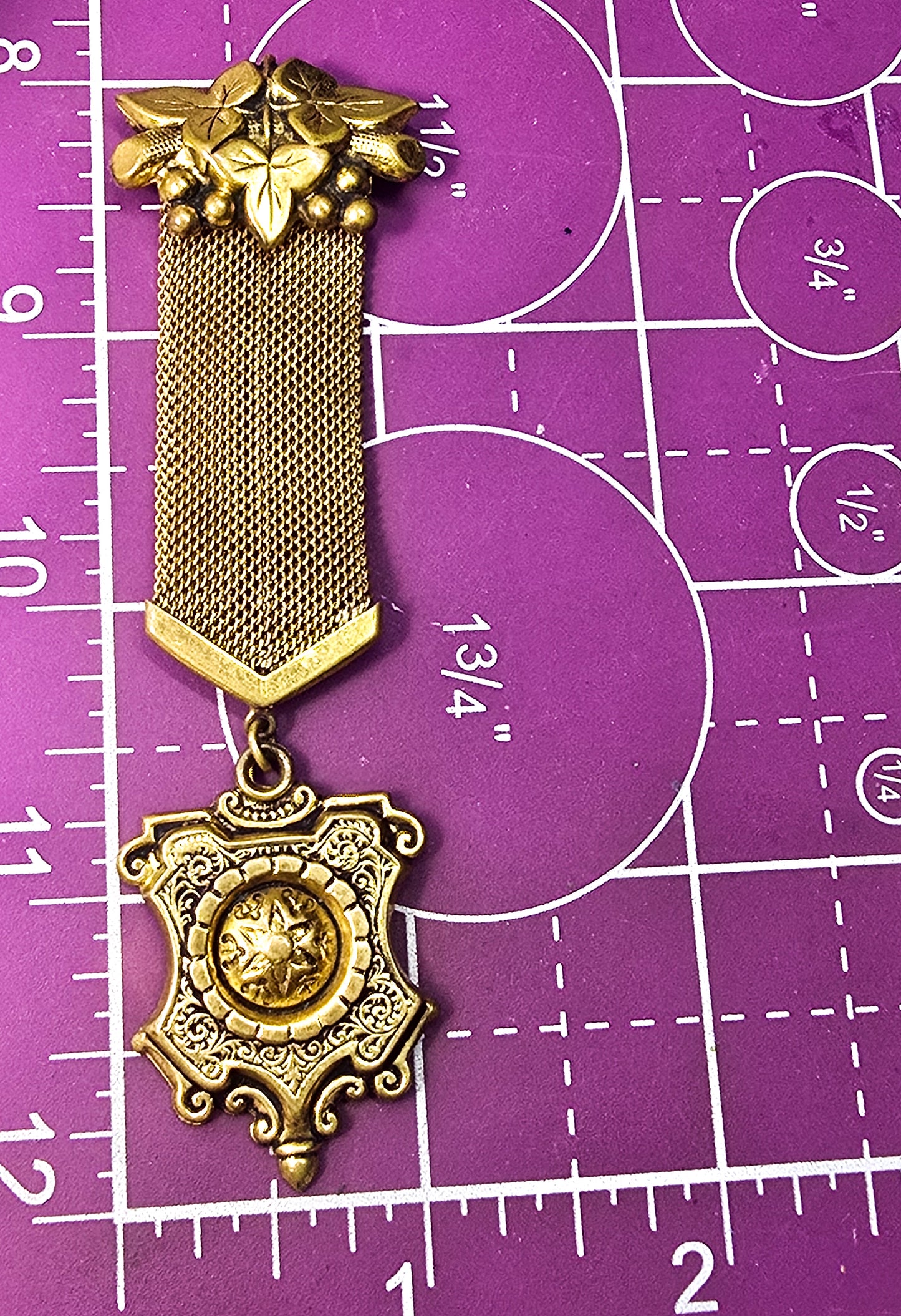 Victorian antique mesh gold filled leaf berry memento mori mourning brooch
