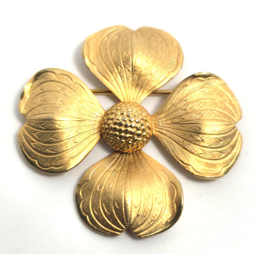 Giovanni dogwood gold toned vintage signed flower brooch