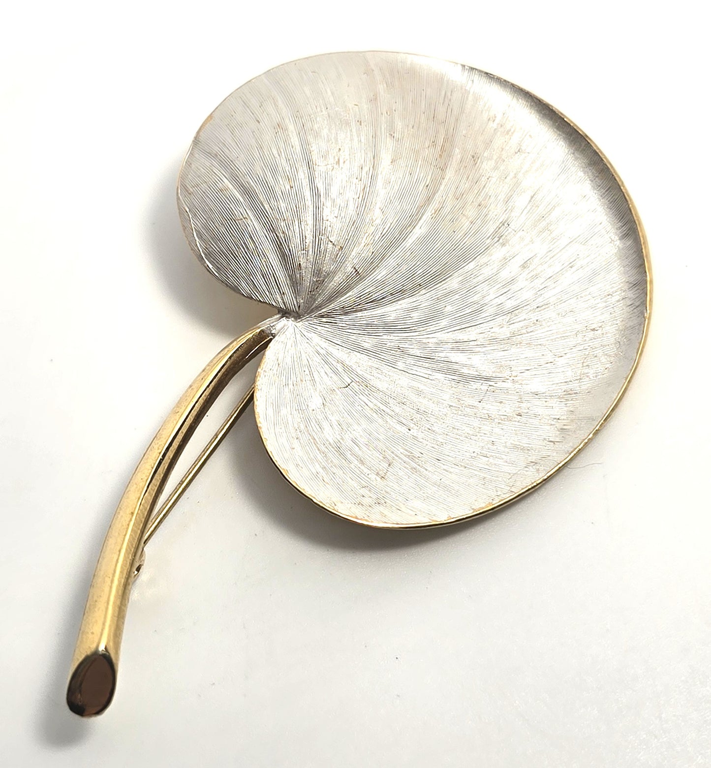 Pastelli white water lily enamel gold toned vintage signed flower brooch