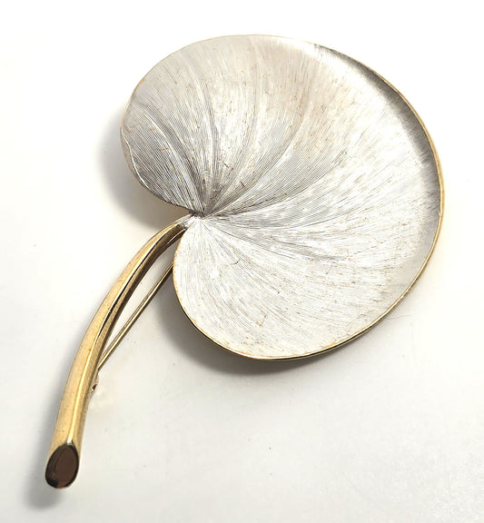 Pastelli white water lily enamel gold toned vintage signed flower brooch