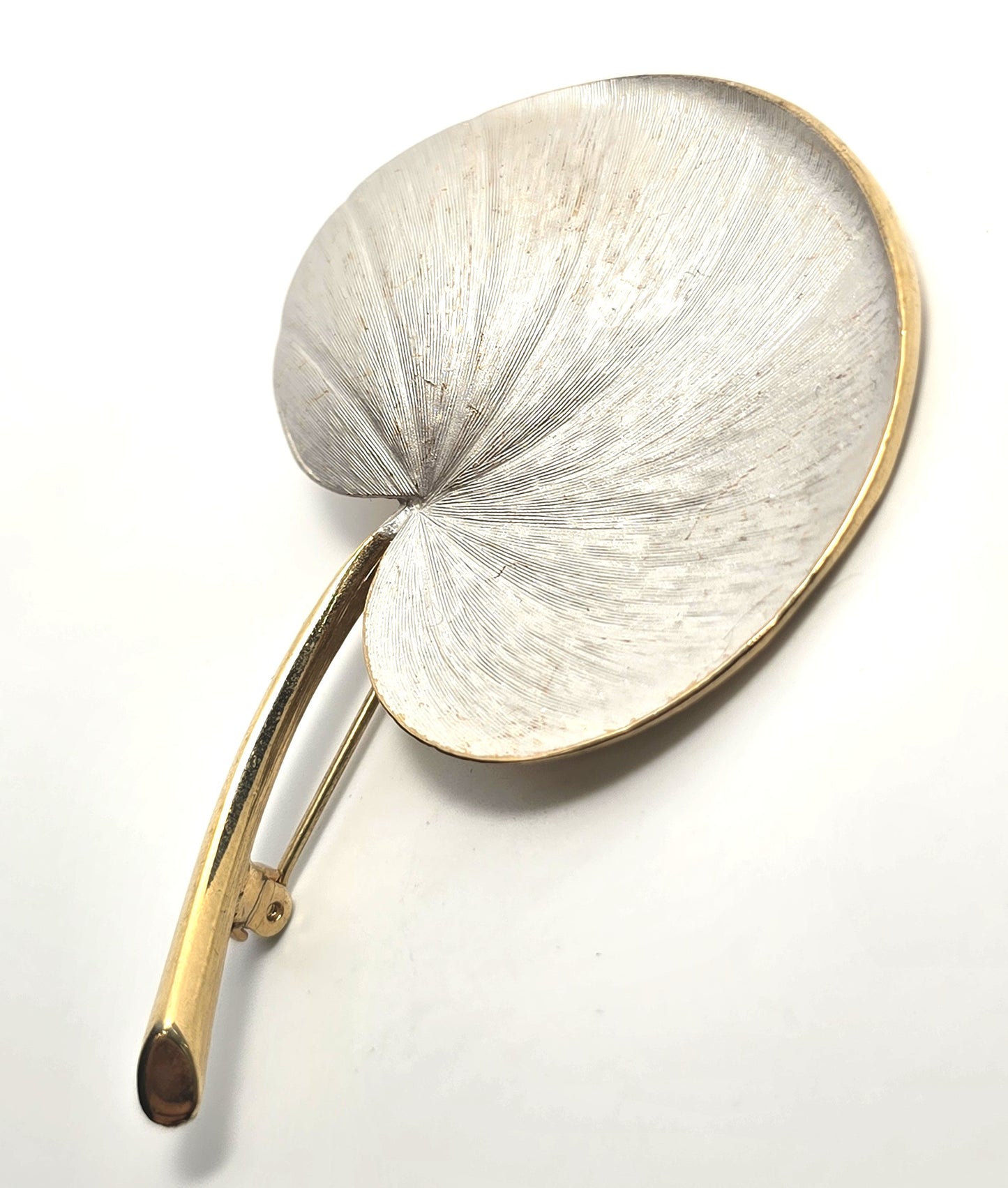 Pastelli white water lily enamel gold toned vintage signed flower brooch