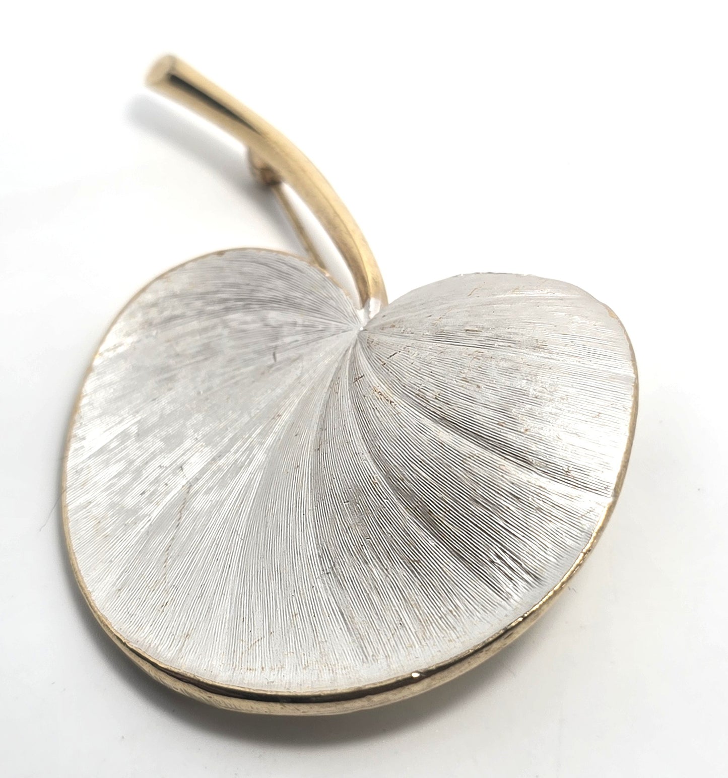 Pastelli white water lily enamel gold toned vintage signed flower brooch