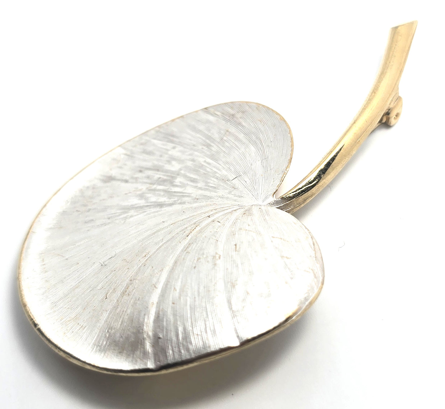 Pastelli white water lily enamel gold toned vintage signed flower brooch