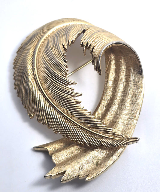 Crown Trifari vintage brushed feather swirl gold toned vintage signed brooch