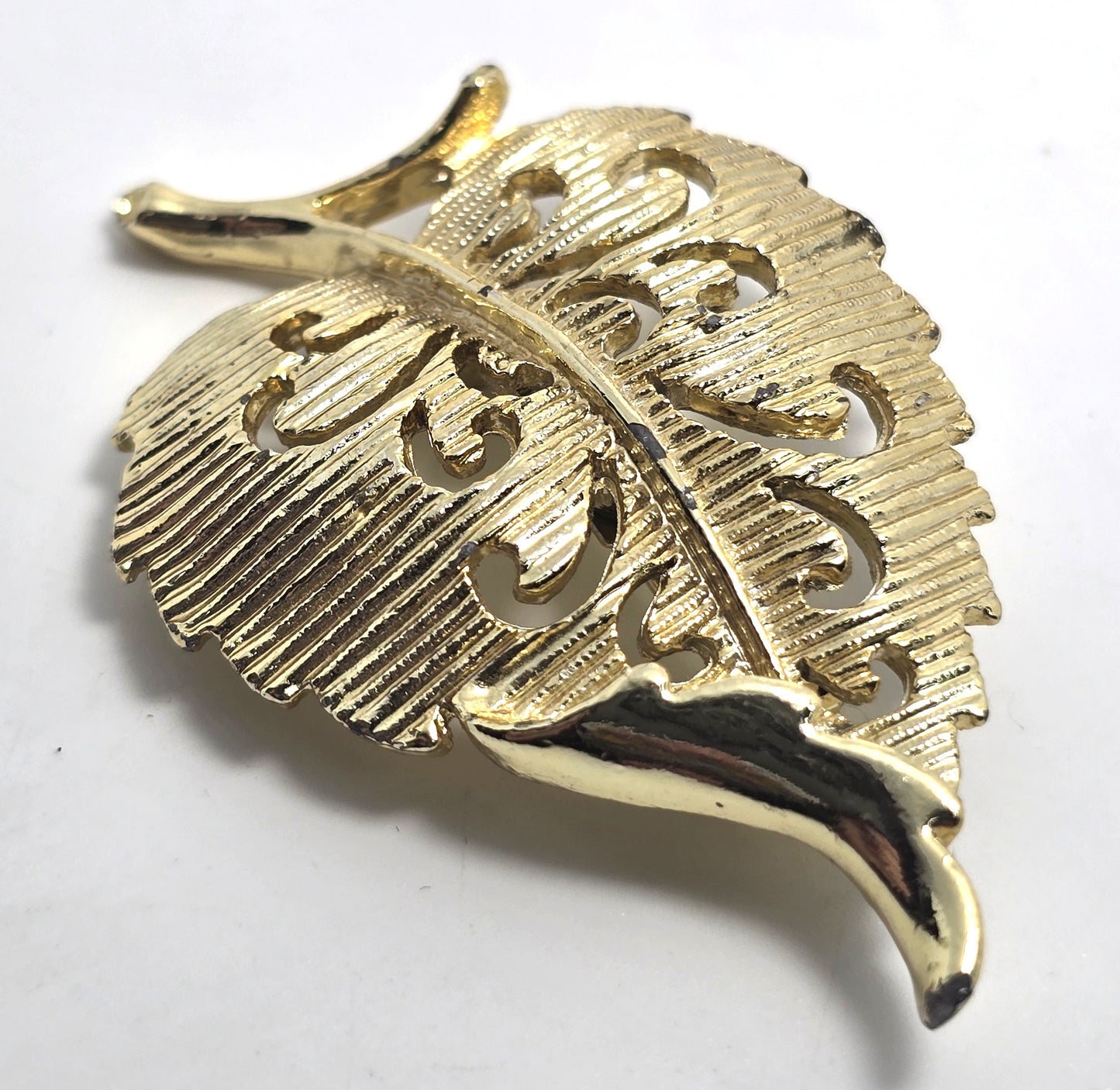 Gerry's filigree scroll leaf gold toned vintage signed brooch fall harvest nature