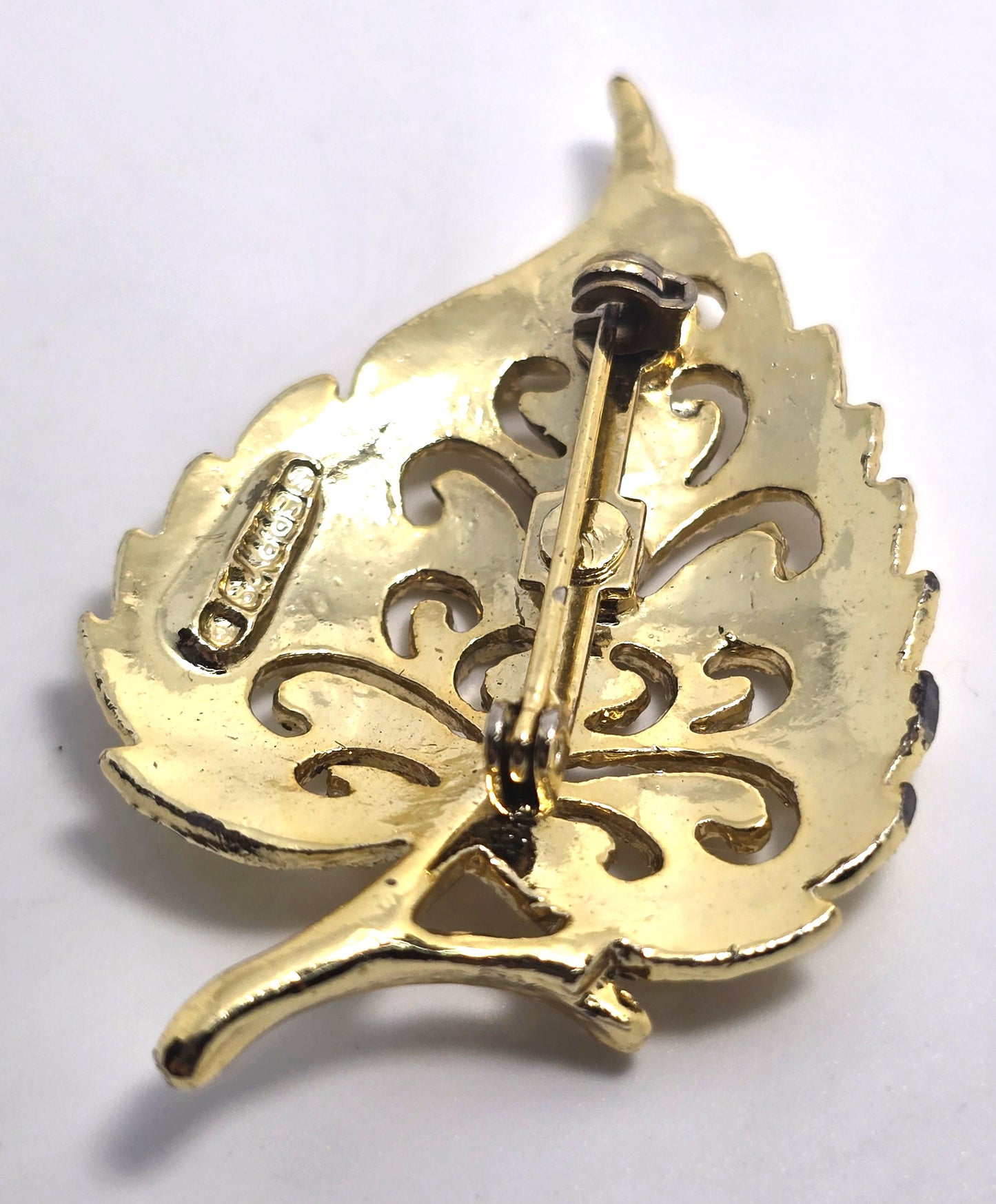 Gerry's filigree scroll leaf gold toned vintage signed brooch fall harvest nature