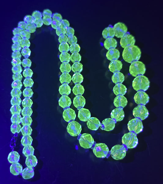 Art Deco yellow Vaseline Uranium glass faceted crystal bead 31' antique necklace