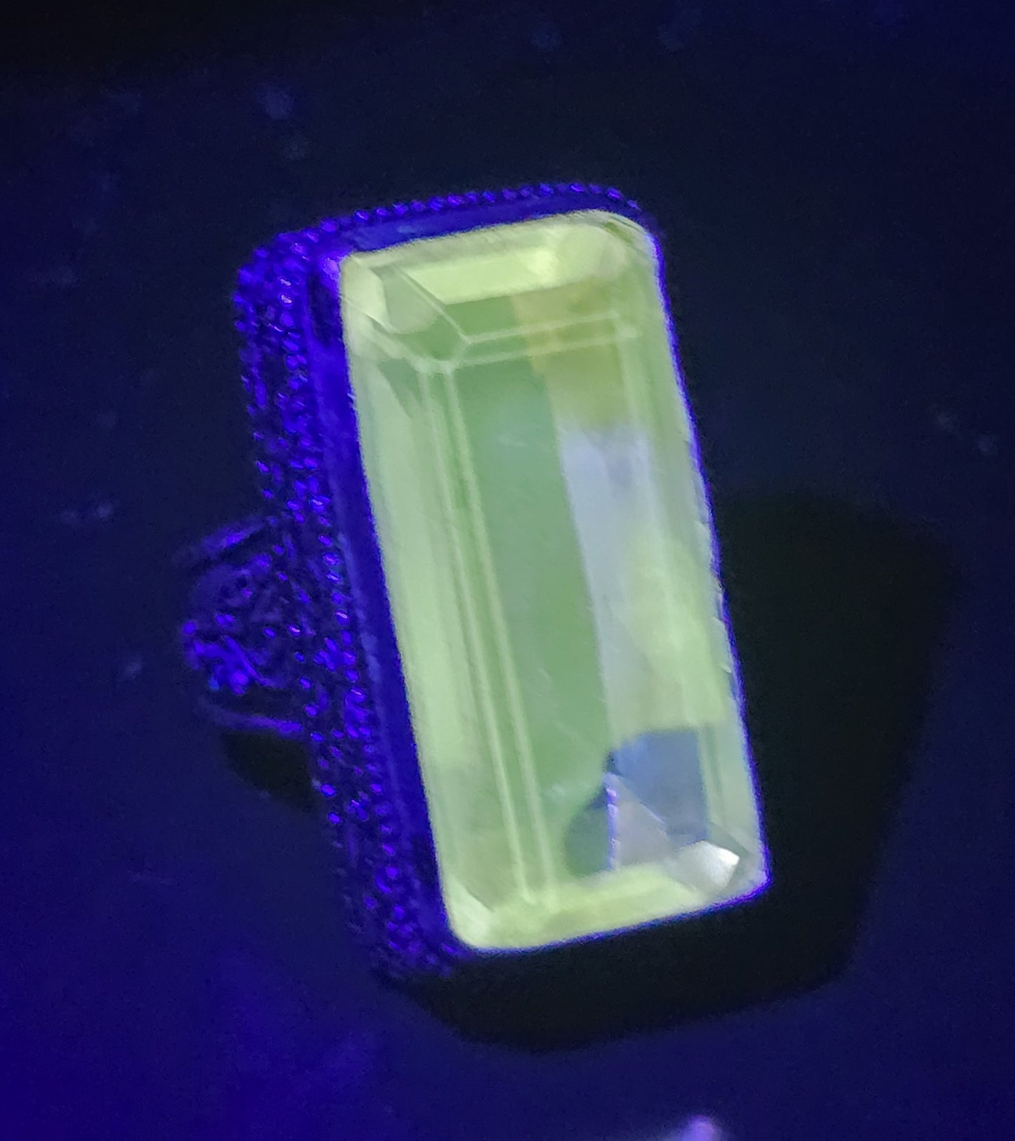 Uranium Glass UV glow Vaseline glass silver plated filigree vintage ring
