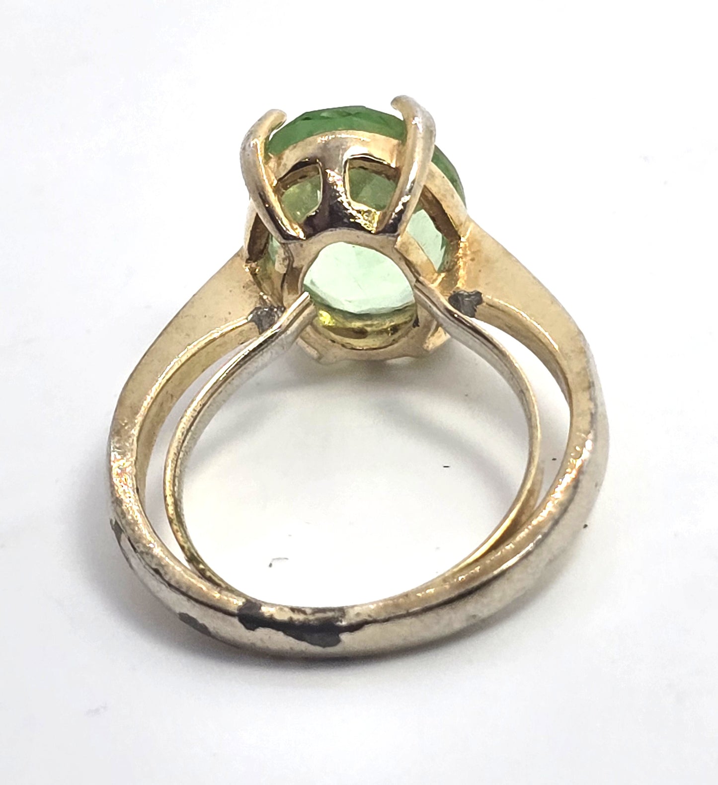 Uranium Glass UV glow oval cut glass gold toned vintage ring size 7.5