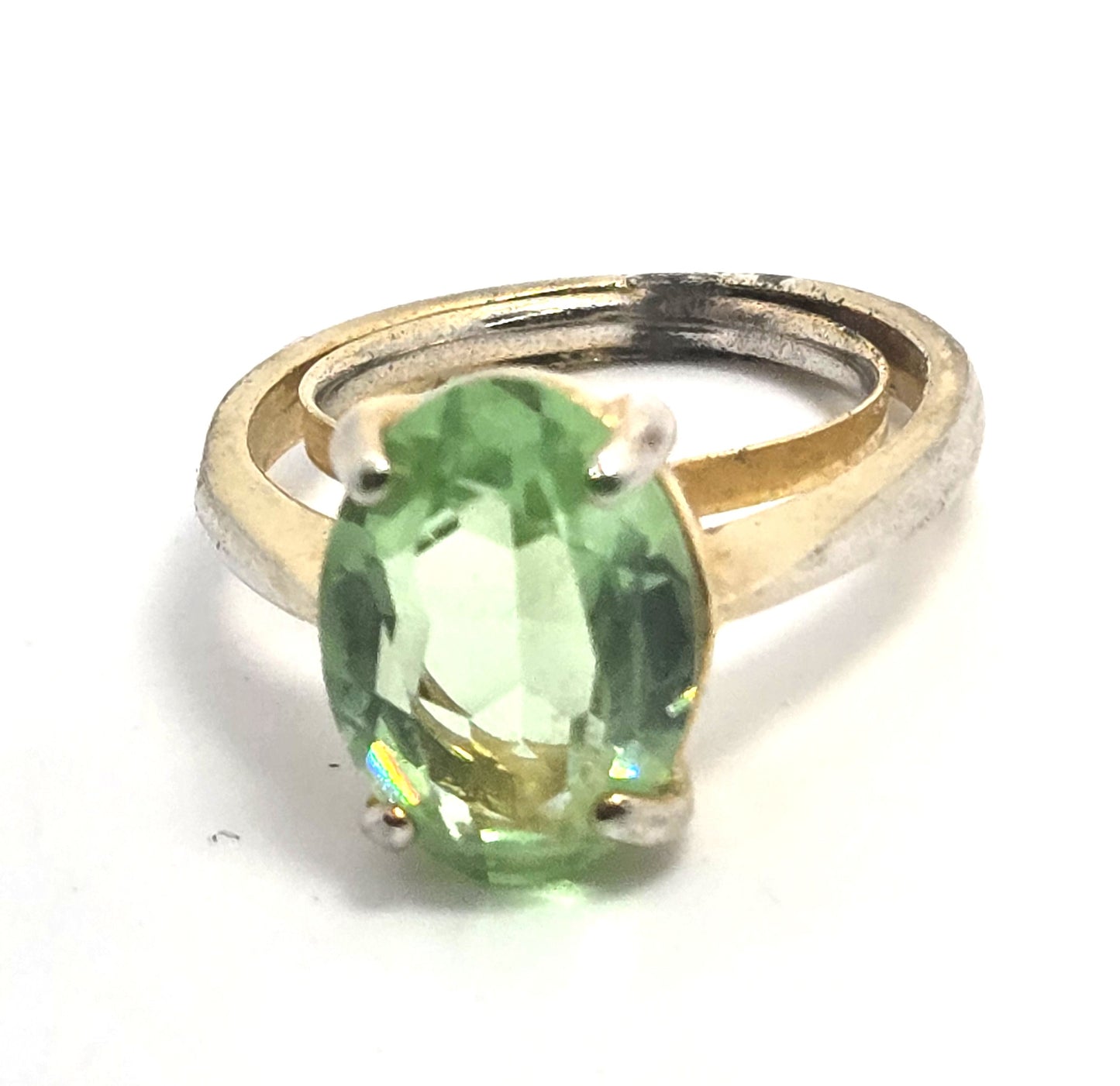 Uranium Glass UV glow oval cut glass gold toned vintage ring size 7.5