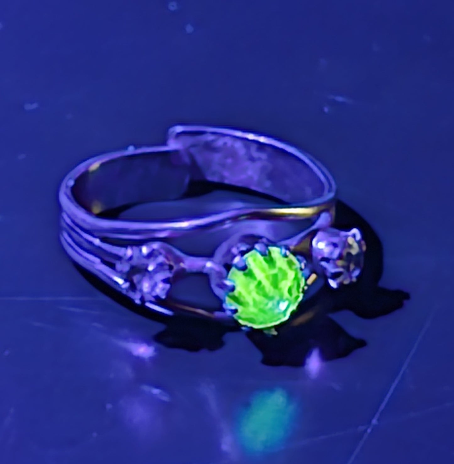Uranium Glass UV glow vintage rhinestone gold toned adjustable costume ring