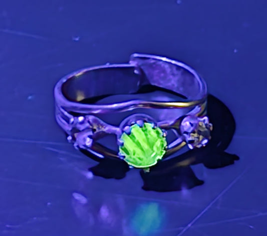 Uranium Glass UV glow vintage rhinestone gold toned adjustable costume ring