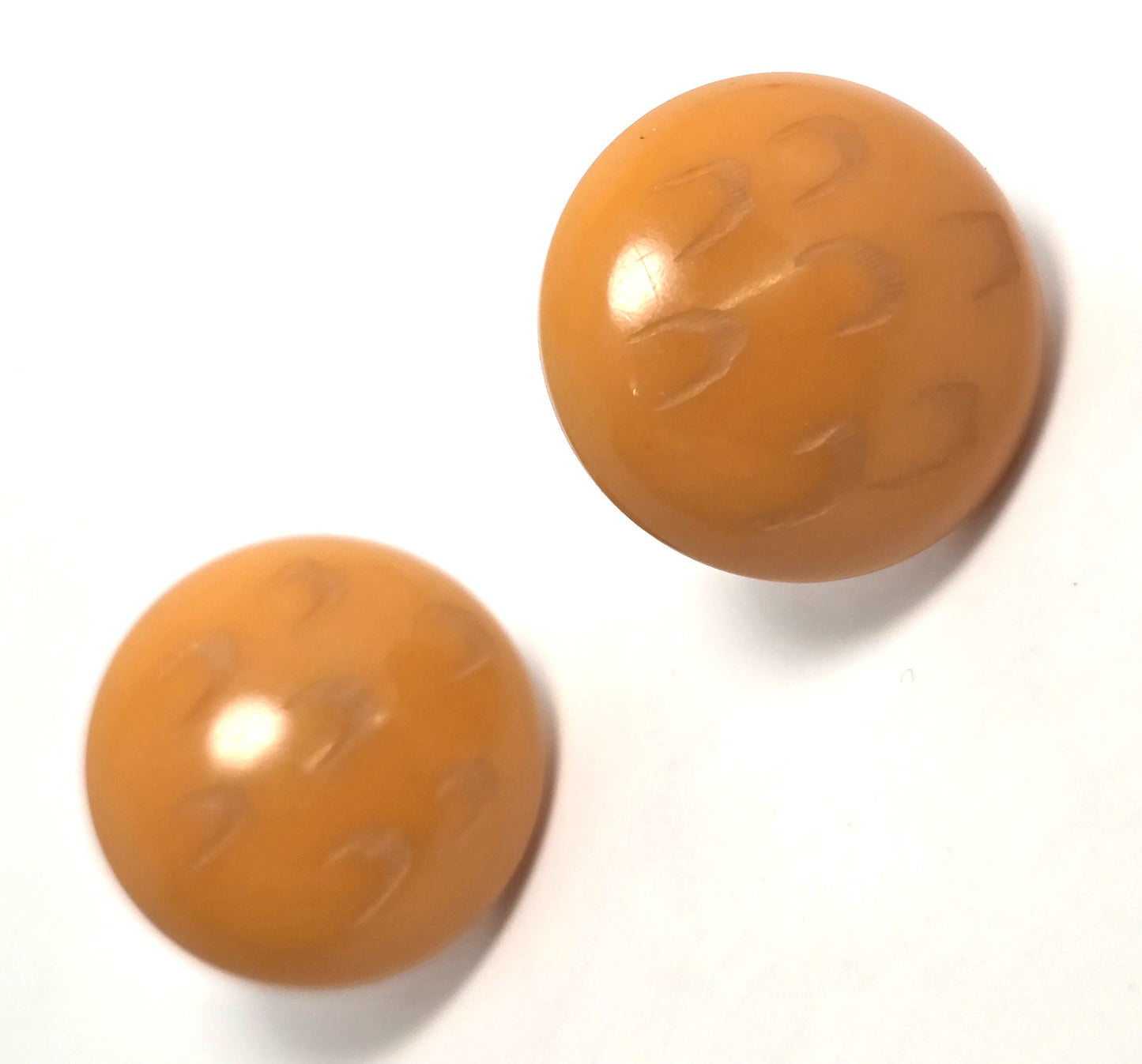 Carved butterscotch Bakelite thick button vintage screw back earrings tested