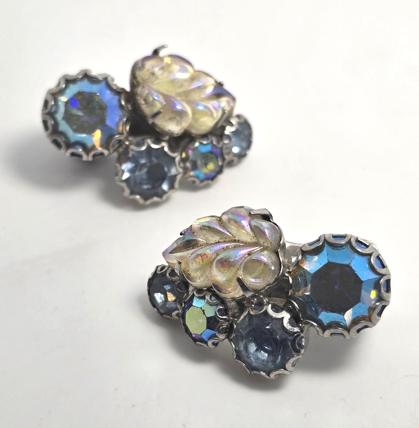 Weiss molded glass leaf blue aurora borealis rhinestone vintage clip on earrings