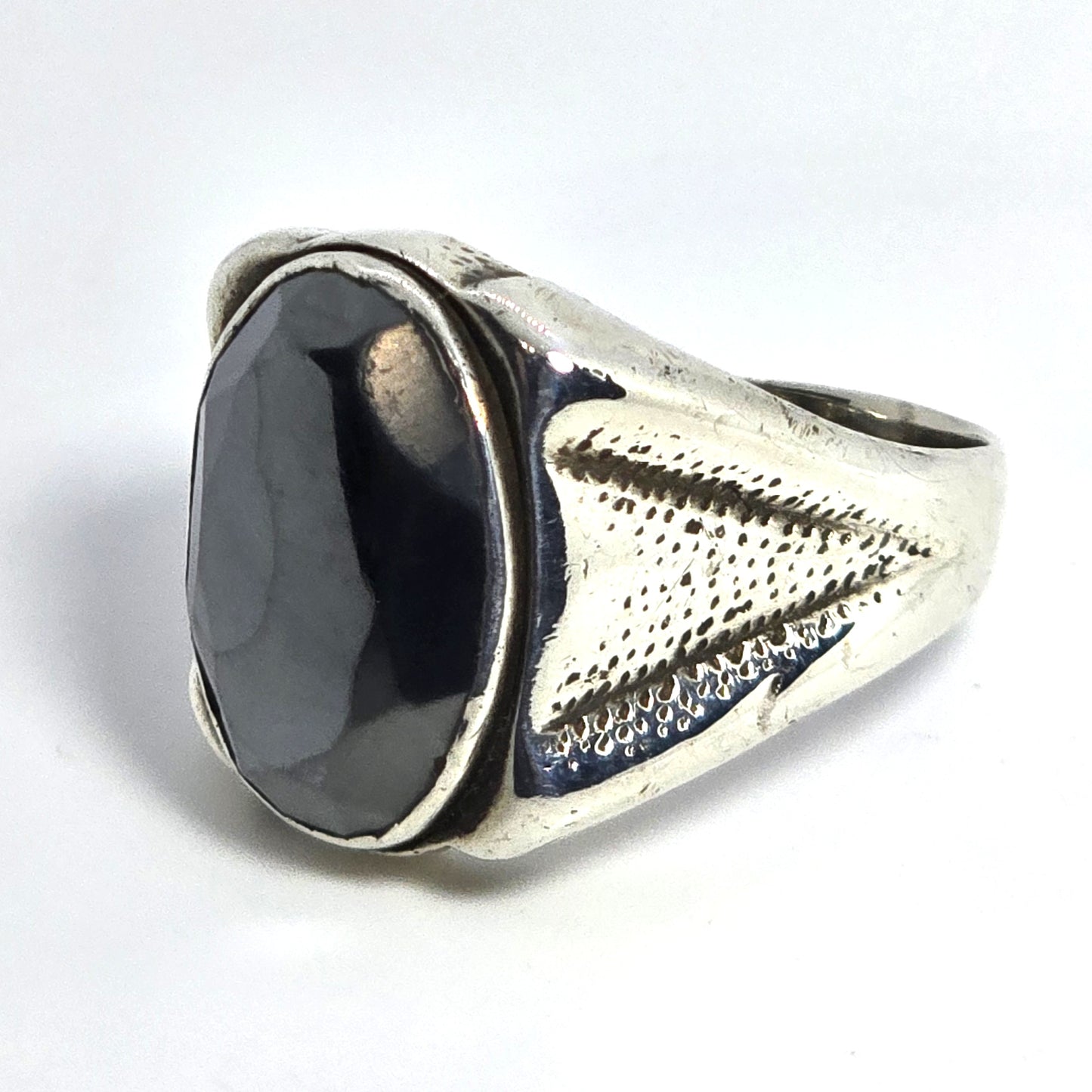 JP Pacific Jewelry Company  Hematite vintage Navajo NA sterling silver ring size 12