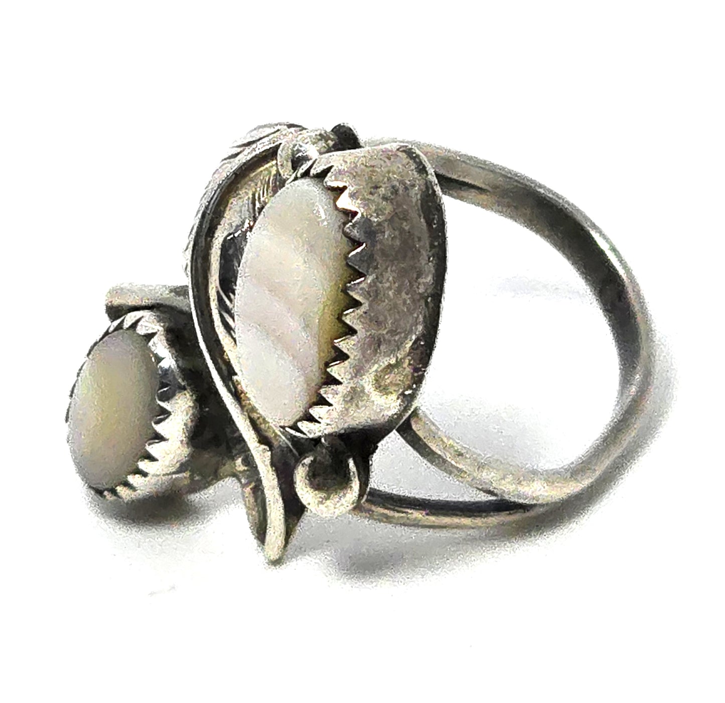 Navajo Mother of Pearl G Native American Feather vintage sterling silver ring size 6