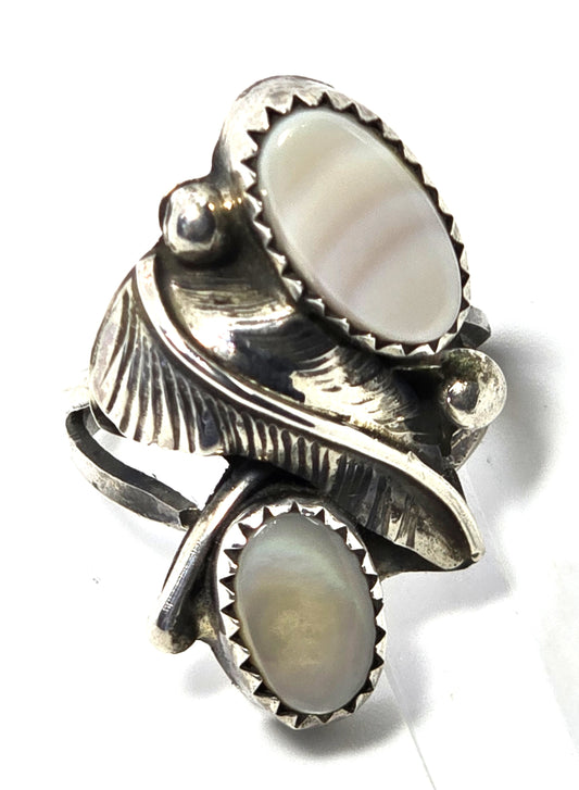 Navajo Mother of Pearl G Native American Feather vintage sterling silver ring size 6