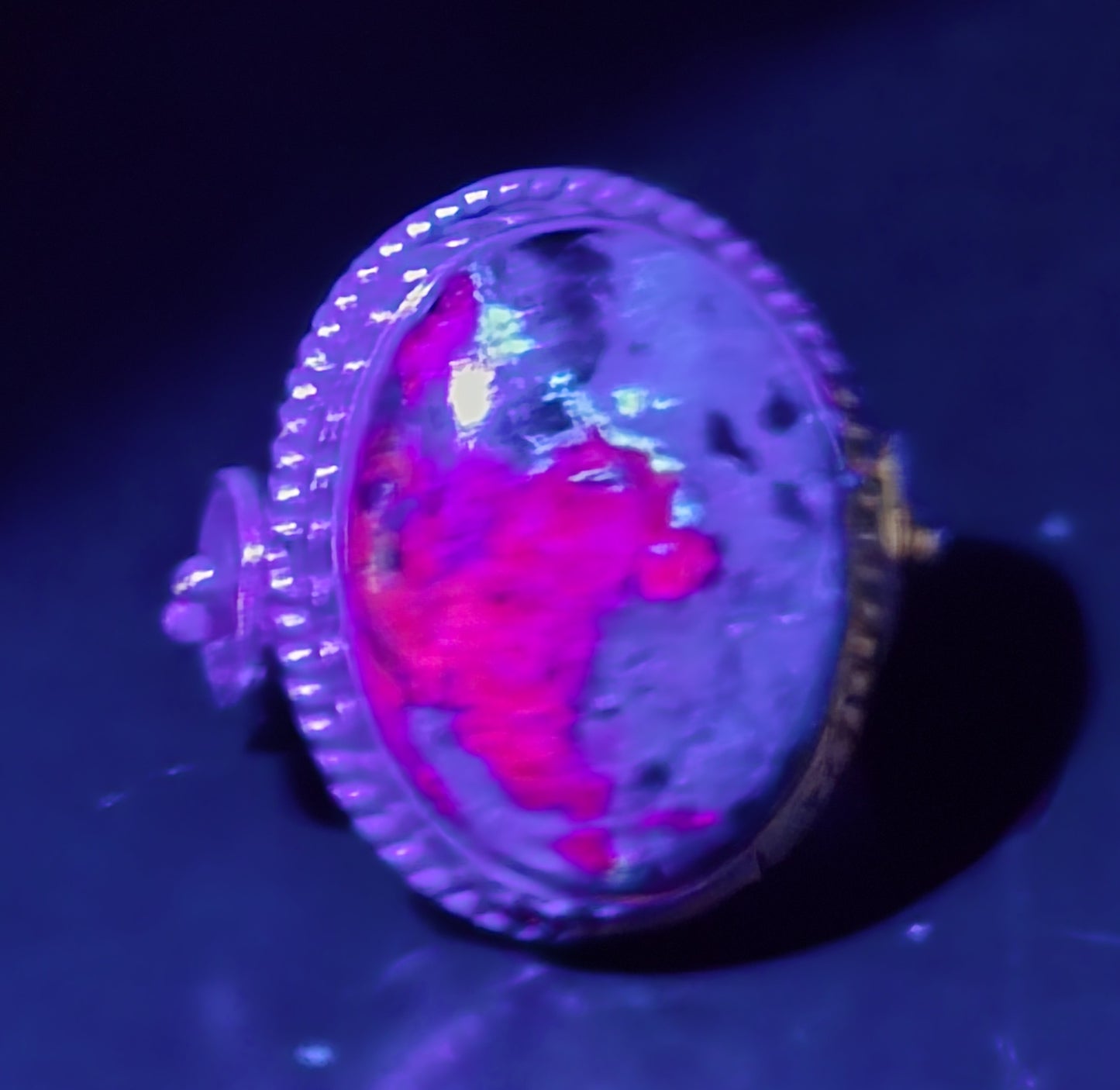 Ruby Zoisite large tribal bali style vintage Sterling silver ring size 8 UV reactive