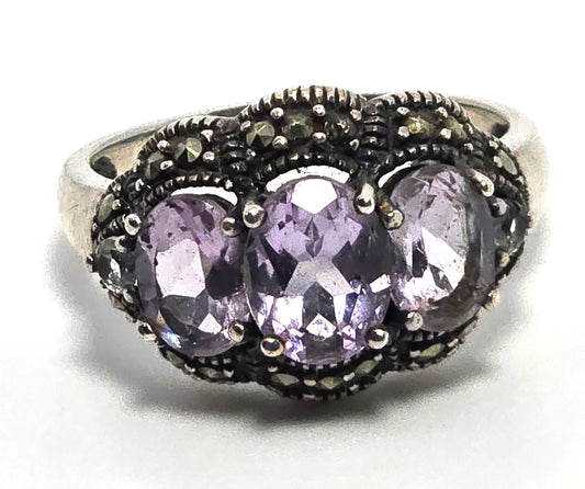 Amethyst and marcasite three stone vintage purple sterling silver ring size 7.5