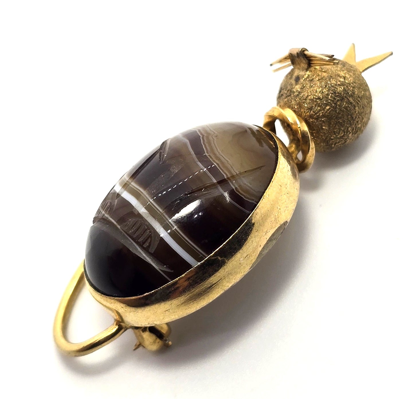 Admark carved Sardonyx agate kitty cat 14k yellow gold filled vintage brooch