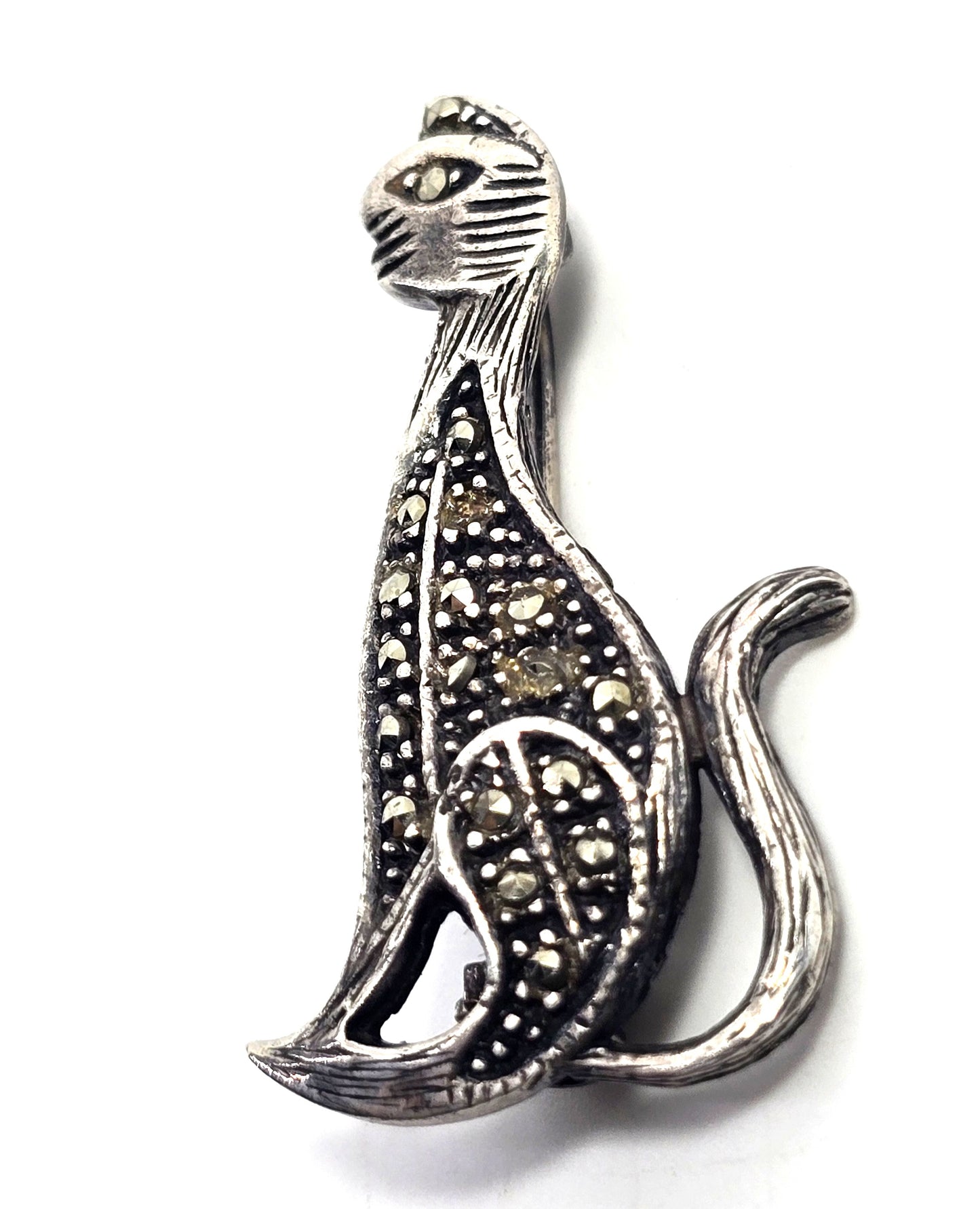 Sitting pretty cat marcasite sterling silver retro feline brooch