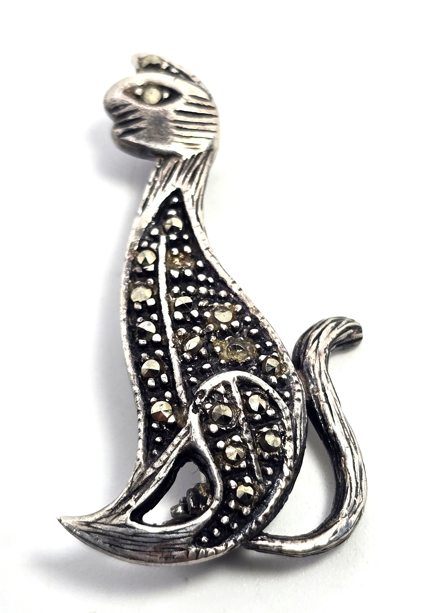 Sitting pretty cat marcasite sterling silver retro feline brooch