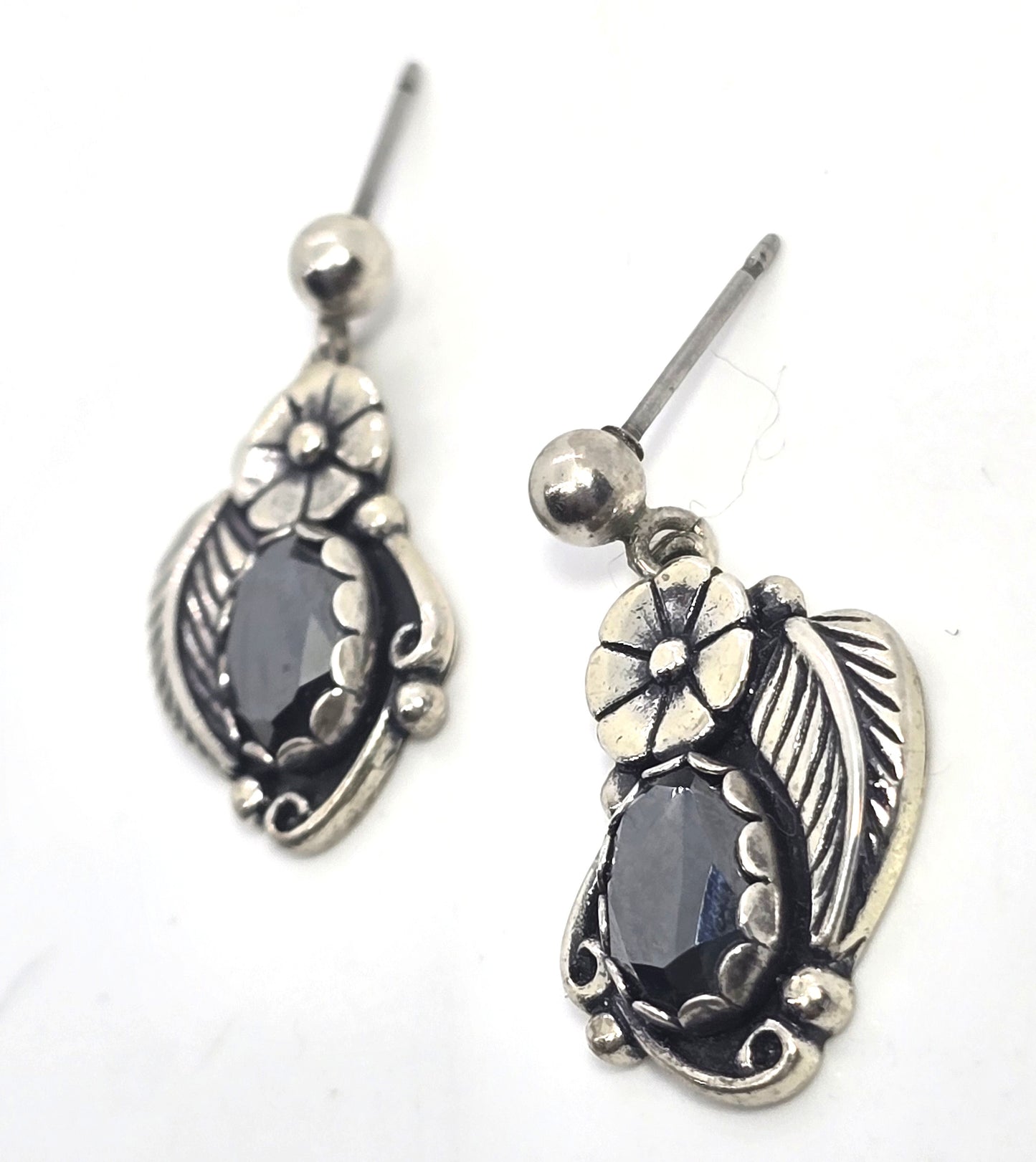 Wheeler Manufacturing Hematite Native American sterling silver vintage earrings